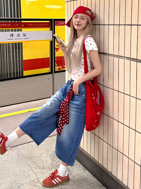 Retro Short-Sleeve T-Shirt for Women, Summer All-Over Print Heart & Dog Paw, White Slim Fit Top for Sweet & Spicy Style