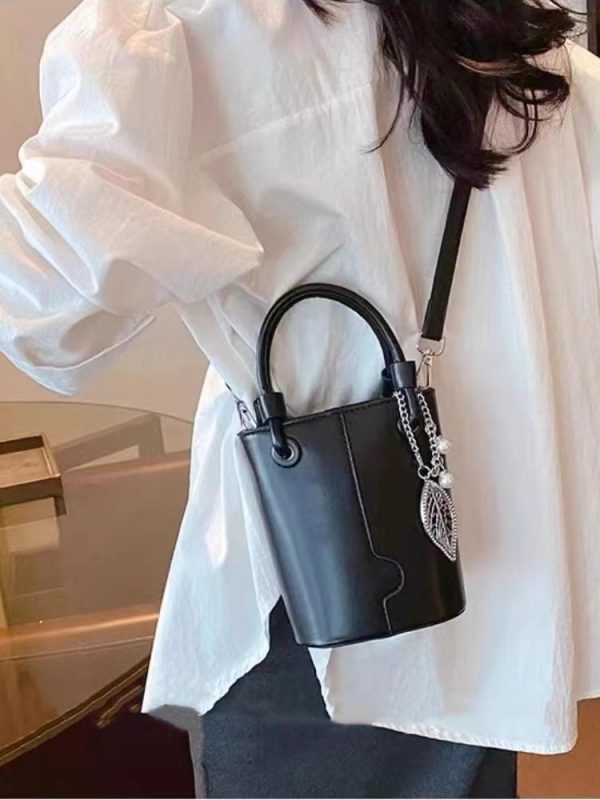 Retro Small-Volume Bucket Bag for Autumn/Winter - Versatile Shoulder & Crossbody Design with Enhanced Texture