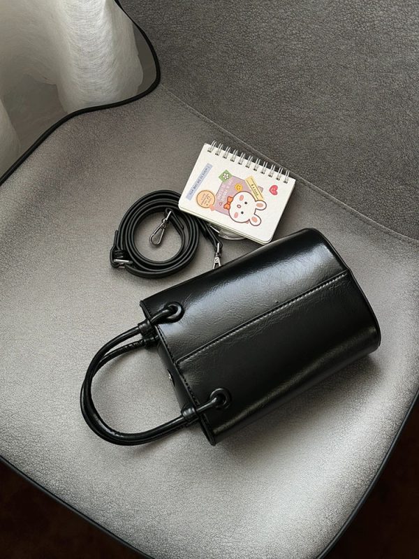 Retro Small-Volume Bucket Bag for Autumn/Winter - Versatile Shoulder & Crossbody Design with Enhanced Texture