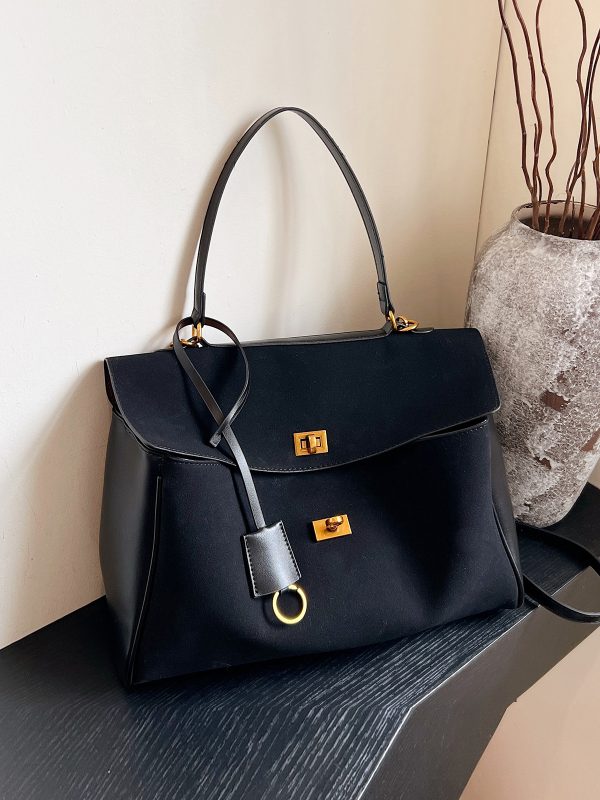 Retro Tote Bag for Women, Large Capacity Commuter Shoulder Bag, Sweet and Cool Travel Handbag, Stylish Everyday Tote