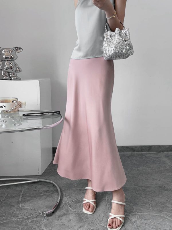 Satin Half Skirt with Diagonal Cut, Flared Design, High Waist, Silky Elastic Waist, Versatile Glossy Mid-Length Acetate Skirt