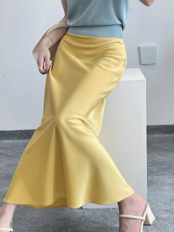 Satin Half Skirt with Diagonal Cut, Flared Design, High Waist, Silky Elastic Waist, Versatile Glossy Mid-Length Acetate Skirt