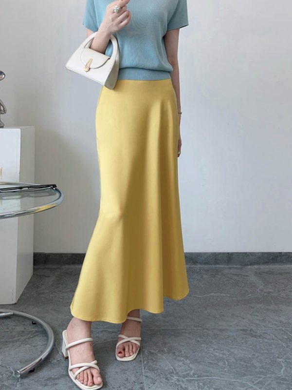 Satin Half Skirt with Diagonal Cut, Flared Design, High Waist, Silky Elastic Waist, Versatile Glossy Mid-Length Acetate Skirt