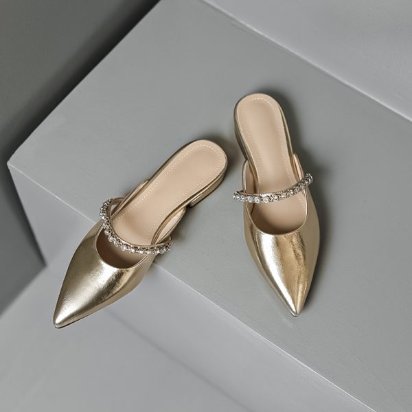 Silver Rhinestone Pointed Toe Low-Heeled Closed-Toe Sandals for Women - Trendy Half-Drag Style for Outdoor Wear, Celebrity-Inspired Design