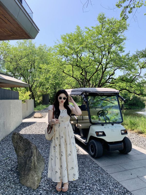 Slightly Chubby Green Floral Plus-Size Dress with Square Neck and Off-Shoulder Design, Small Flying Sleeves, Summer Tea Style