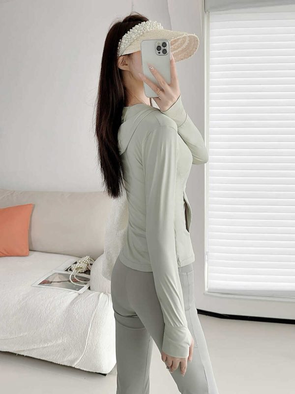 Slim-Fit Hooded Sun Protection Zip-Up Jacket with Bee Design, Tummy-Covering, Stretchy Long Sleeve for Spring-Summer Casual Wear