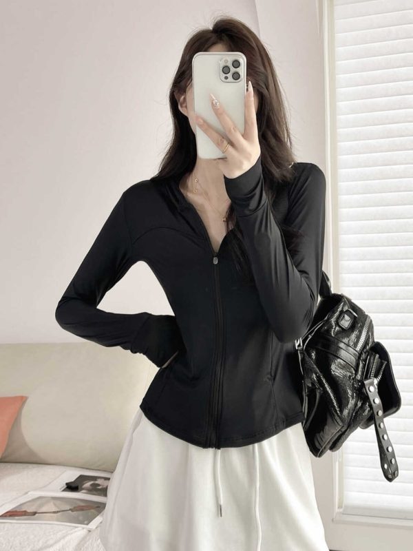 Slim-Fit Hooded Sun Protection Zip-Up Jacket with Bee Design, Tummy-Covering, Stretchy Long Sleeve for Spring-Summer Casual Wear