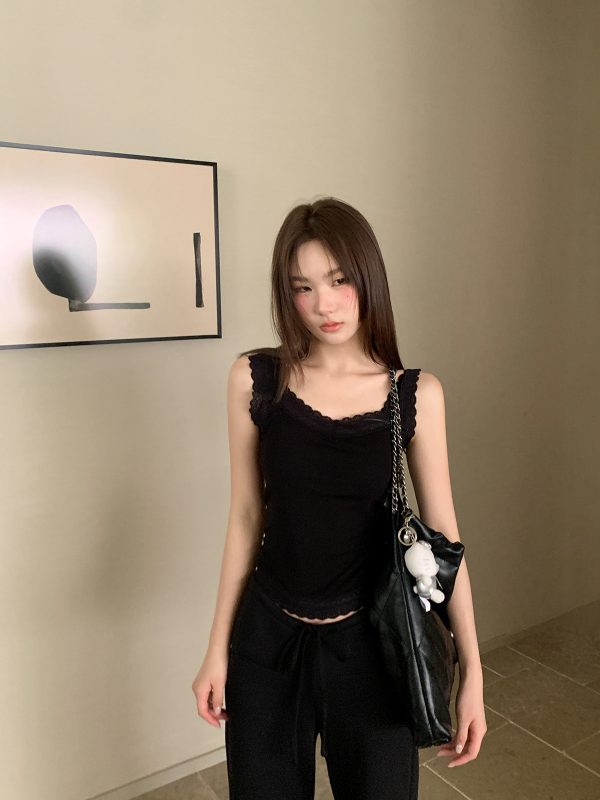Slim-Fit Lace Edge Padded Camisole for Women - Summer Bow Sleeveless Top, Trendy Niche Design, Perfect for Casual and Y2K Style
