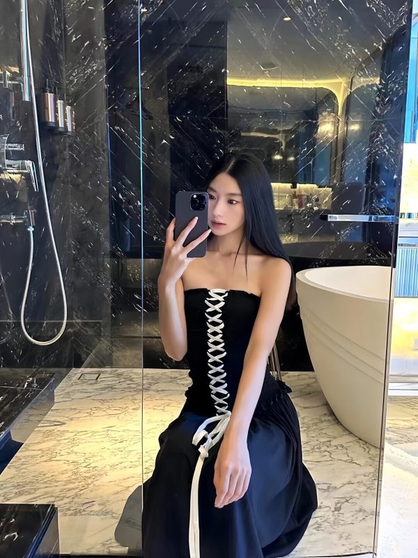 Strapless Black Dress with Chest Strap - High-End Feel, Perfect for Outings, Instagram-Worthy Vietnamese Hot Girl Style
