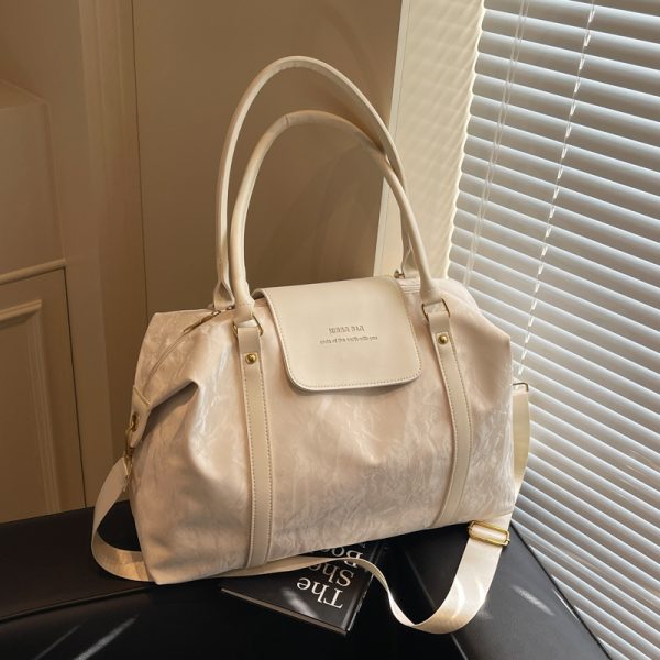 Stylish Lightweight Waterproof Travel Bag for Women - Large Capacity Commuter Shoulder Luggage for Short-Distance Business Trips
