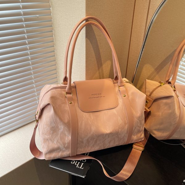 Stylish Lightweight Waterproof Travel Bag for Women - Large Capacity Commuter Shoulder Luggage for Short-Distance Business Trips