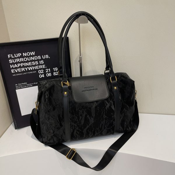 Stylish Lightweight Waterproof Travel Bag for Women - Large Capacity Commuter Shoulder Luggage for Short-Distance Business Trips