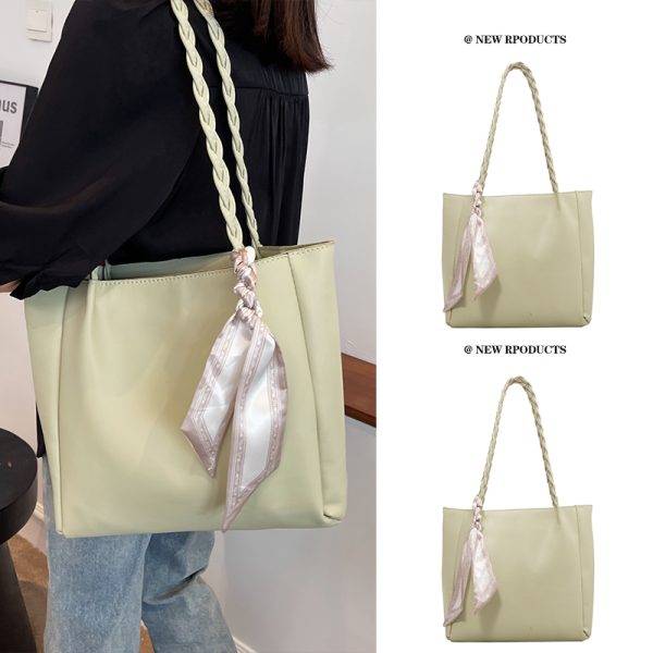 Stylish Minimalist Shoulder Bag for Women - Large Capacity Commuter Tote with Versatile Niche Design