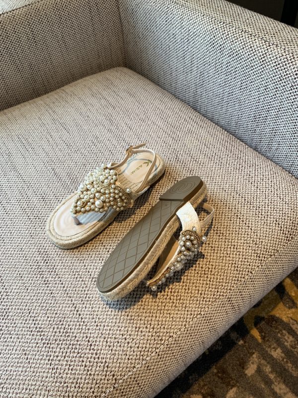 Summer Flat Sandals for Women with Rhinestones and Pearls, Woven Roman Style Thong Beach Shoes, Trendy 2025 Footwear
