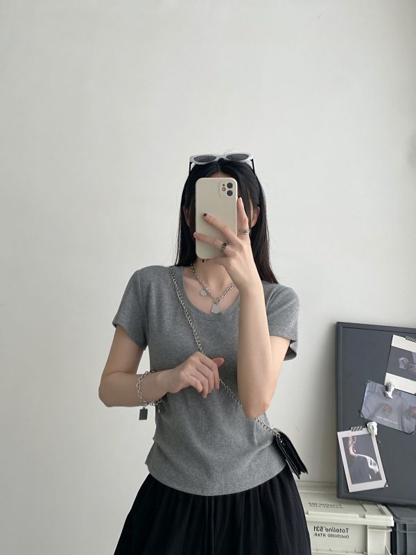 Summer Oversized Pleated Design U-Neck T-Shirt for Women - Slimming White Short Sleeve Top with Sun Grapefruit Pattern