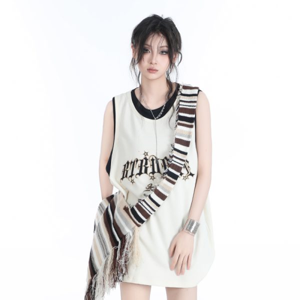 Summer Women's Loose Sports Sleeveless Top - Embroidered Fake Two-Piece Vest with Sit and Eat Until the Mountains Are Empty Design