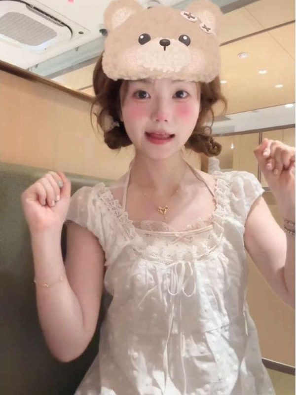 Summer Women's White Square Neck T-Shirt with Lace Spliced Puff Sleeves - French Style Sweet Fashion Top