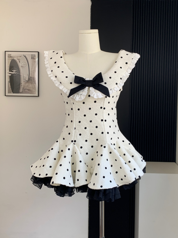 Sweet Girl Roco French Academy Polka Dot Bow High-End Ruffled Puff Skirt for a Chic, Age-Reducing 90s Style Look