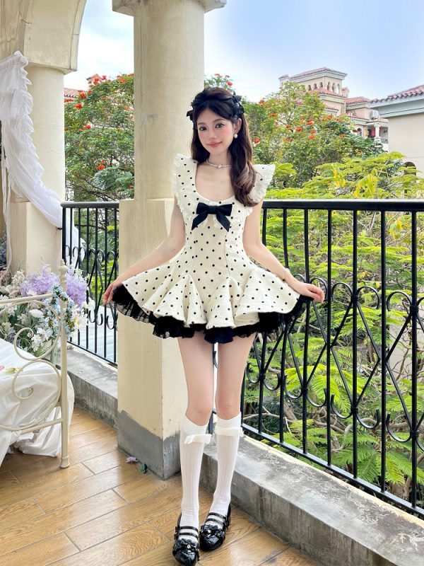 Sweet Girl Roco French Academy Polka Dot Bow High-End Ruffled Puff Skirt for a Chic, Age-Reducing 90s Style Look