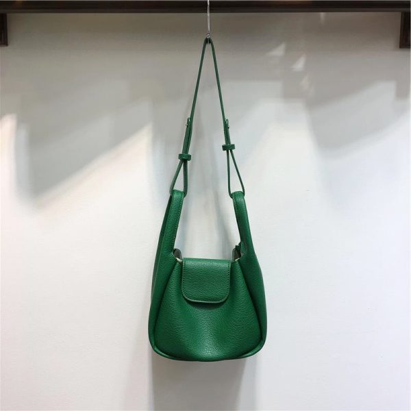 Textured Commuter Women's Handheld Vegetable Basket Bag - Stylish Water Bucket Shoulder Crossbody Tote for Everyday Use