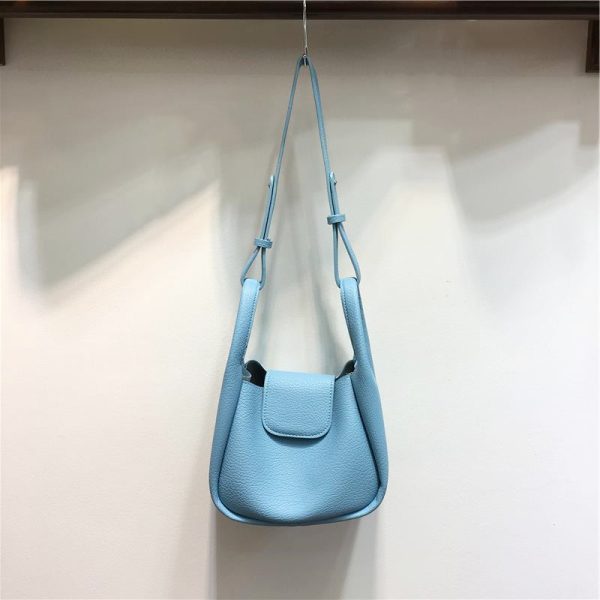 Textured Commuter Women's Handheld Vegetable Basket Bag - Stylish Water Bucket Shoulder Crossbody Tote for Everyday Use