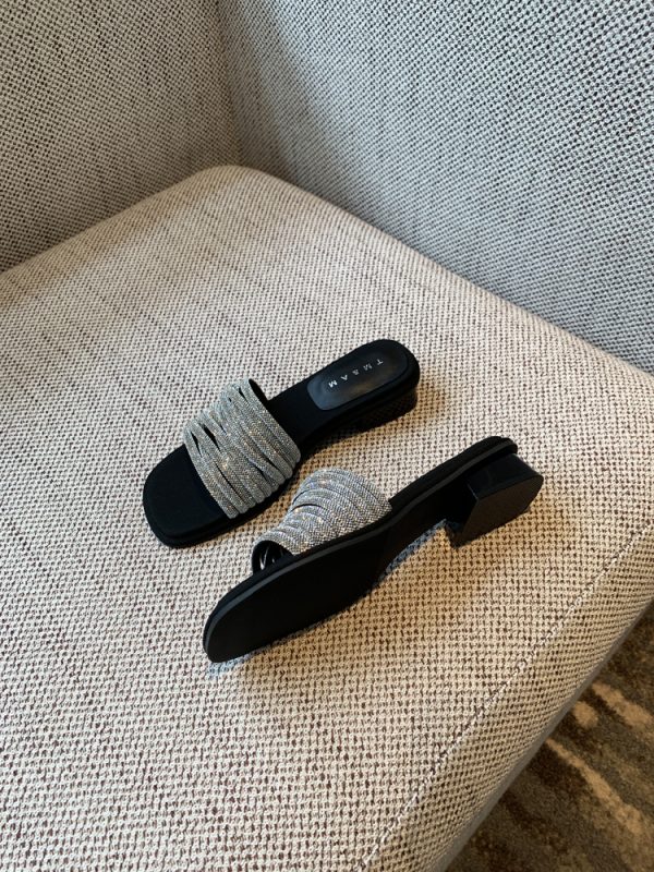 Thick-Heeled Water Drill Slippers for Women, Summer 2025 Mid-Heel Sandals, Stylish One-Word Design for Skirts and Casual Outfits