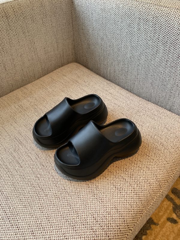 Thick-Soled One-Strap Sandals for Women - Summer 2025 Versatile Height-Increasing Slippers for Petite Figures, Non-Slip Design