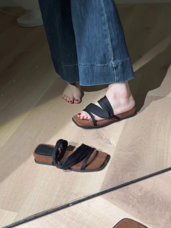 Thick-Soled Sheepskin One-Strap Square-Toe Sandals for Women - Retro Two-Way Wear Perfect for Skirts and Summer Outfits