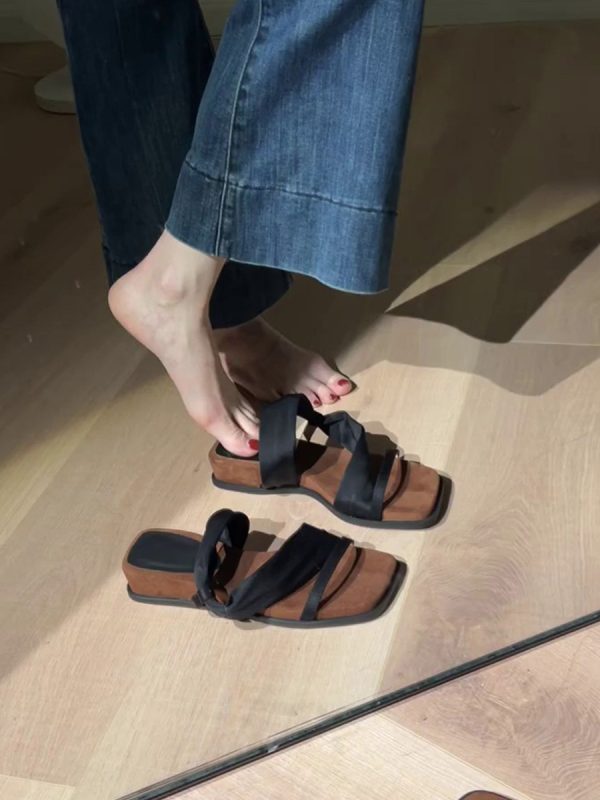 Thick-Soled Sheepskin One-Strap Square-Toe Sandals for Women - Retro Two-Way Wear Perfect for Skirts and Summer Outfits