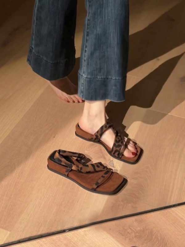 Thick-Soled Sheepskin One-Strap Square-Toe Sandals for Women - Retro Two-Way Wear Perfect for Skirts and Summer Outfits