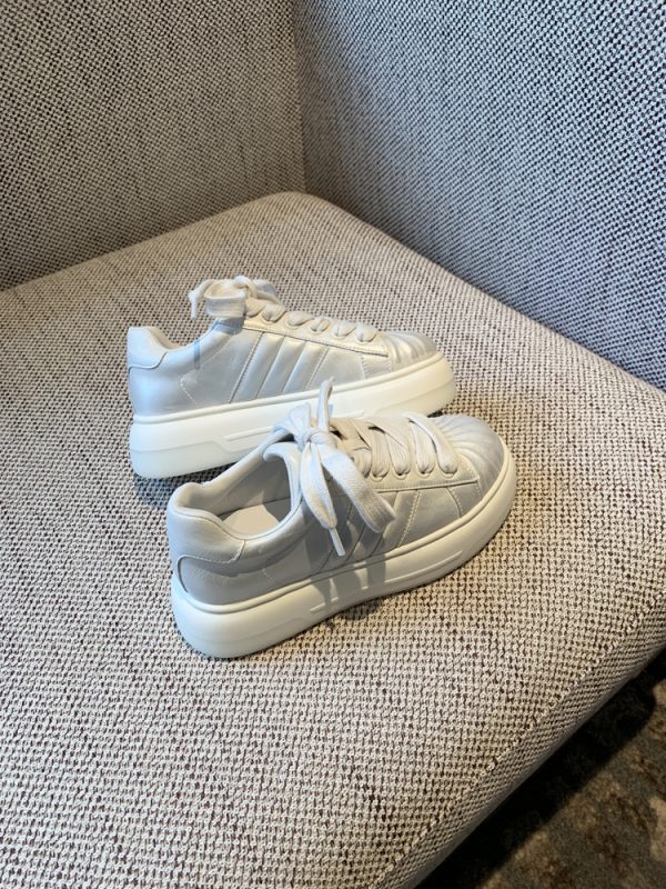 Thick-Soled White Sneakers for Women - 2025 Spring Shell Toe Casual Board Shoes, Versatile Fashionable Bread Shoes