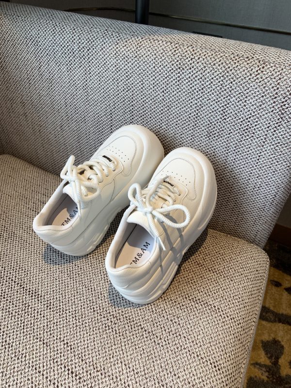 Thick-Soled White Sneakers for Women, 2025 Korean Lace-Up Casual Sports Shoes, Versatile Trendy Board Sneakers