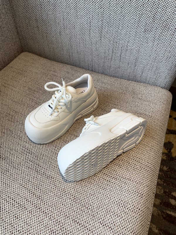Thick-Soled White Sneakers for Women, 2025 Korean Lace-Up Casual Sports Shoes, Versatile Trendy Board Sneakers
