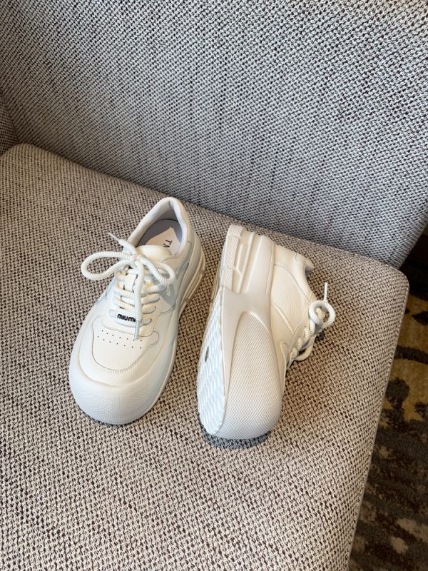 Thick-Soled White Sneakers for Women, 2025 Korean Lace-Up Casual Sports Shoes, Versatile Trendy Board Sneakers