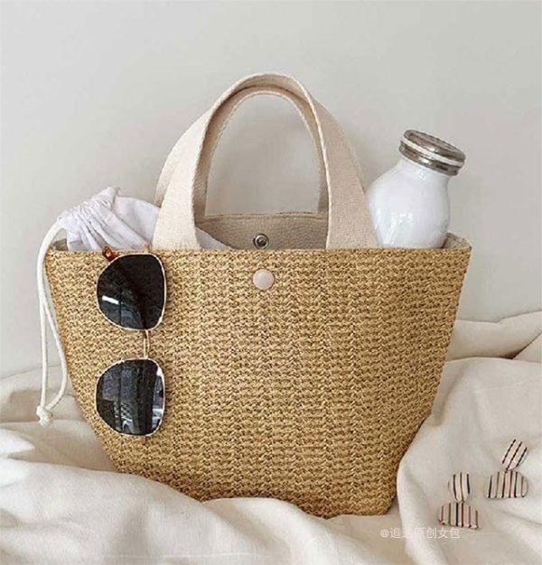 Trendy Handheld Straw Woven Bag for Women - 2023 Retro Beach Vacation Style, Perfect for Summer Outings and Instagram Looks