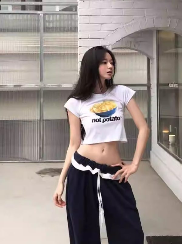 Trendy Korean Style Potato Chip Print Cropped Slim Fit Short Sleeve T-Shirt for Women - Fun and Comfortable Fashion