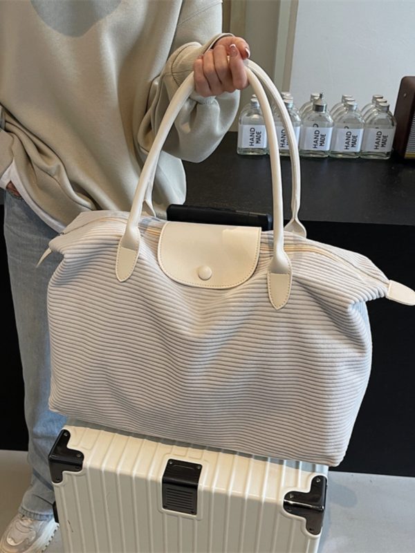 Trendy Large Capacity Commuter Travel Bag for Women - Lightweight Versatile Shoulder Bag for Travel and Maternity 2025