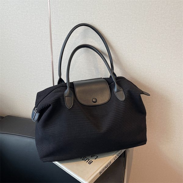 Trendy Large Capacity Commuter Travel Bag for Women - Lightweight Versatile Shoulder Bag for Travel and Maternity 2025