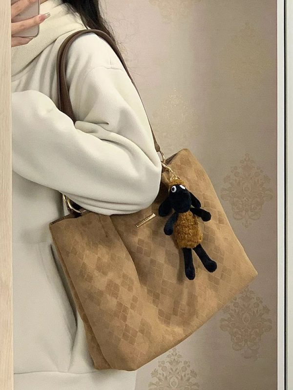 Trendy Large Capacity Tote Bag for Women, 2023 College Style, Ideal for Students and Commuting, Chic Shoulder Bag