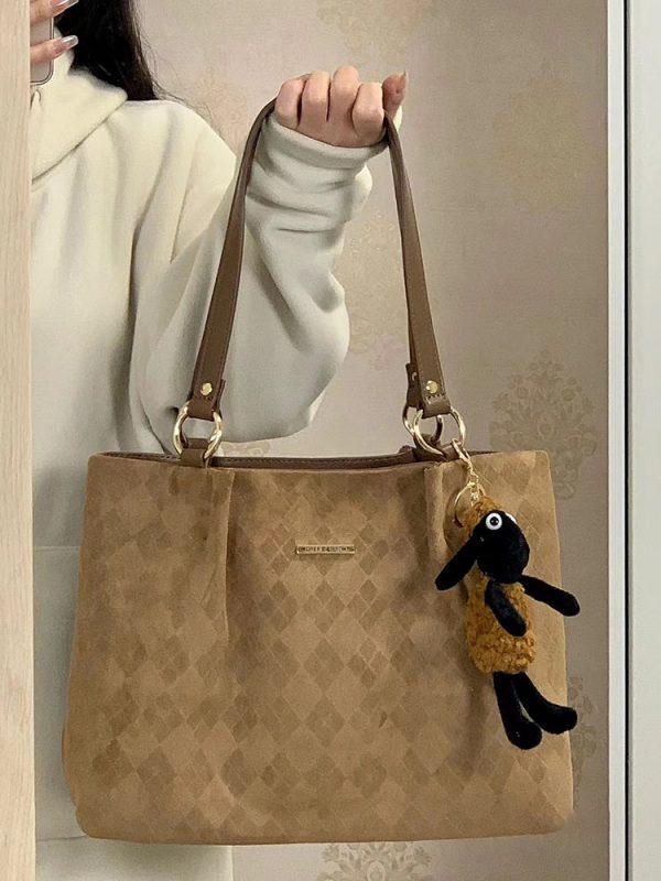 Trendy Large Capacity Tote Bag for Women, 2023 College Style, Ideal for Students and Commuting, Chic Shoulder Bag