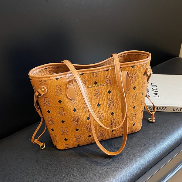Trendy Large Capacity Tote Bag for Women, Versatile Shoulder Bag for College Classes, 2025 New Style, Chic and Functional