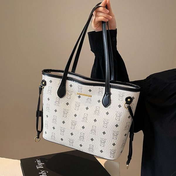 Trendy Large Capacity Tote Bag for Women, Versatile Shoulder Bag for College Classes, 2025 New Style, Chic and Functional