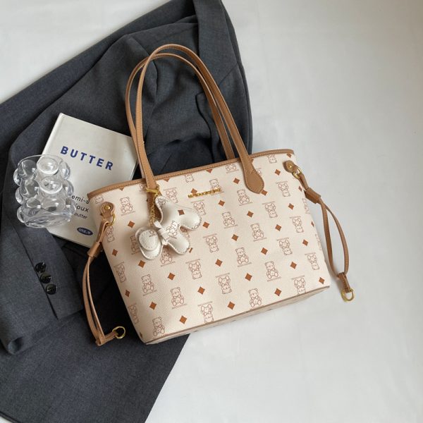 Trendy Large Capacity Tote Bag for Women, Versatile Shoulder Bag for College Classes, 2025 New Style, Chic and Functional