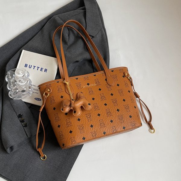 Trendy Large Capacity Tote Bag for Women, Versatile Shoulder Bag for College Classes, 2025 New Style, Chic and Functional