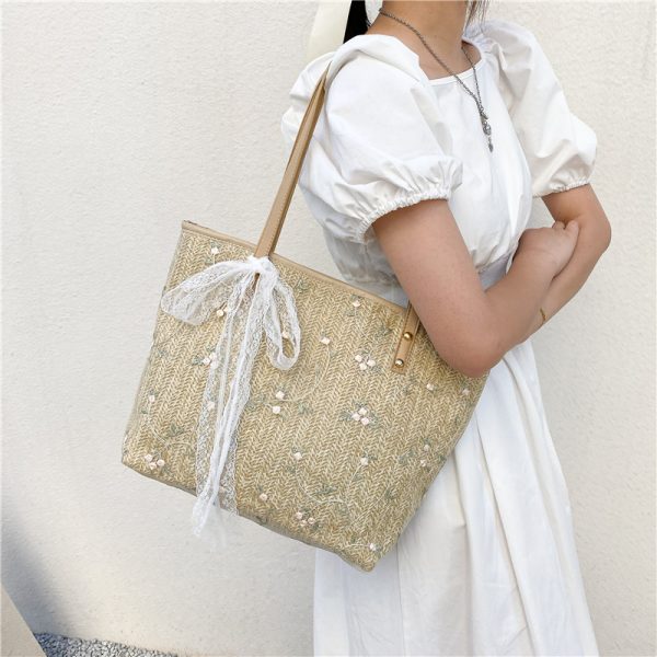 Trendy Large Capacity Women's Straw Beach Bag - Versatile Summer 2025 Shoulder Bag for Fashionable Outings
