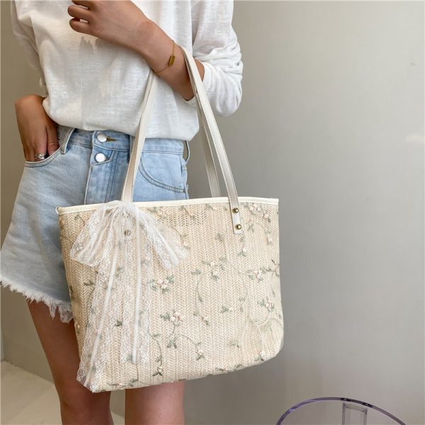 Trendy Large Capacity Women's Straw Beach Bag - Versatile Summer 2025 Shoulder Bag for Fashionable Outings