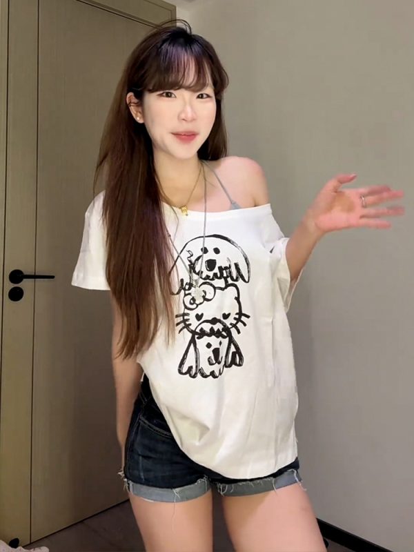Trendy Off-Shoulder Short-Sleeve T-Shirt for Women with Loose Fit and Summer Puppy & Kitten Print â€“ Perfect for Y2K Style