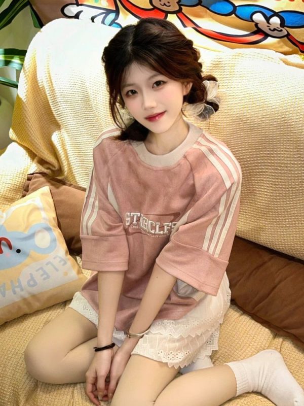 Trendy Pink Suede Short Sleeve T-Shirt for Women - American Style Three-Stripe Raglan Top, Summer 90s Fashion Essential