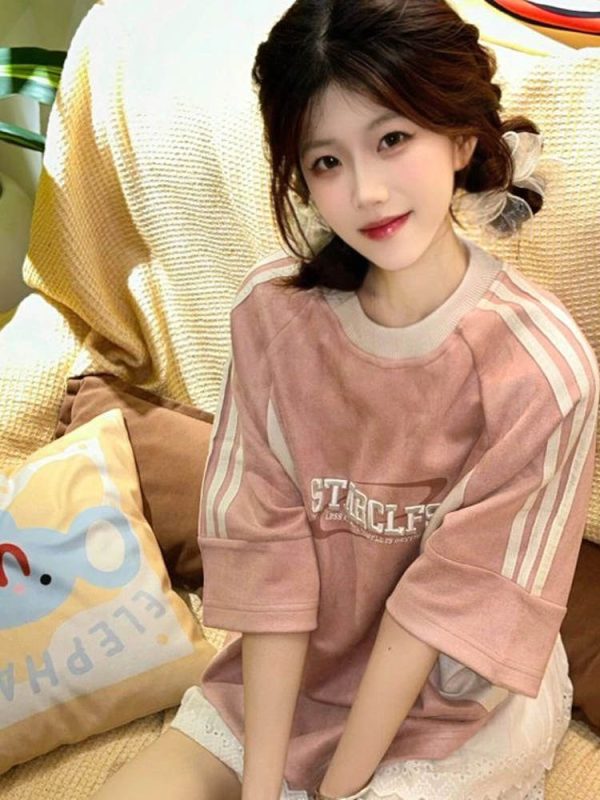 Trendy Pink Suede Short Sleeve T-Shirt for Women - American Style Three-Stripe Raglan Top, Summer 90s Fashion Essential
