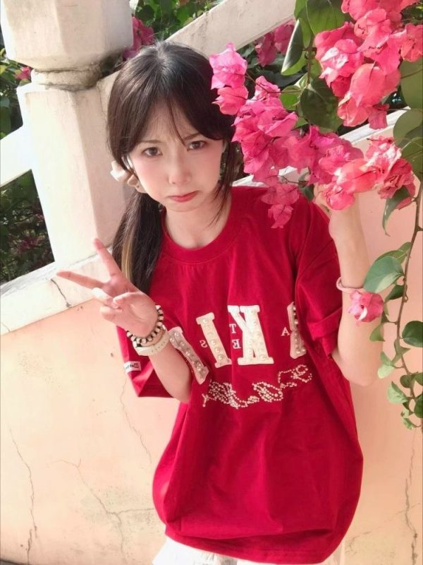 Trendy Red Short-Sleeve T-Shirt for Women with Beaded Letter Embroidery, Summer Fashion Top, American Style, Unique Design